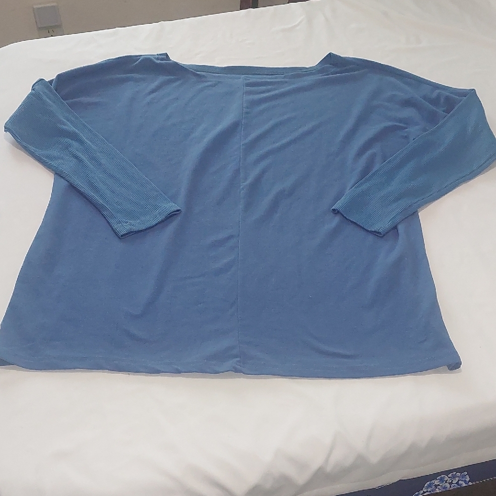 Blue Women's Top. SIZE 3X Soft And Comfy.